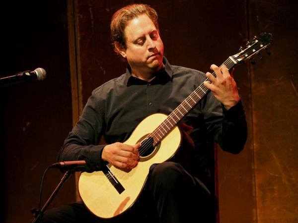 jason vieaux playing classical guitar live