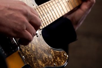 close up photo of Dave Isaacs playing a fender telecaster, demonstrating hybrid picking